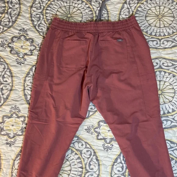 FIGS Zamora Jogger Scrub Pants Womens Size S Pink Nurse Slim Fit Pockets Cargo - Picture 14 of 15